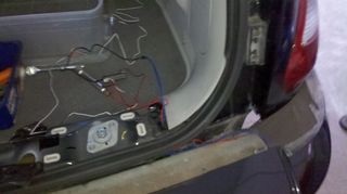 Instalando los sensores de estacionamiento en PT Cruiser